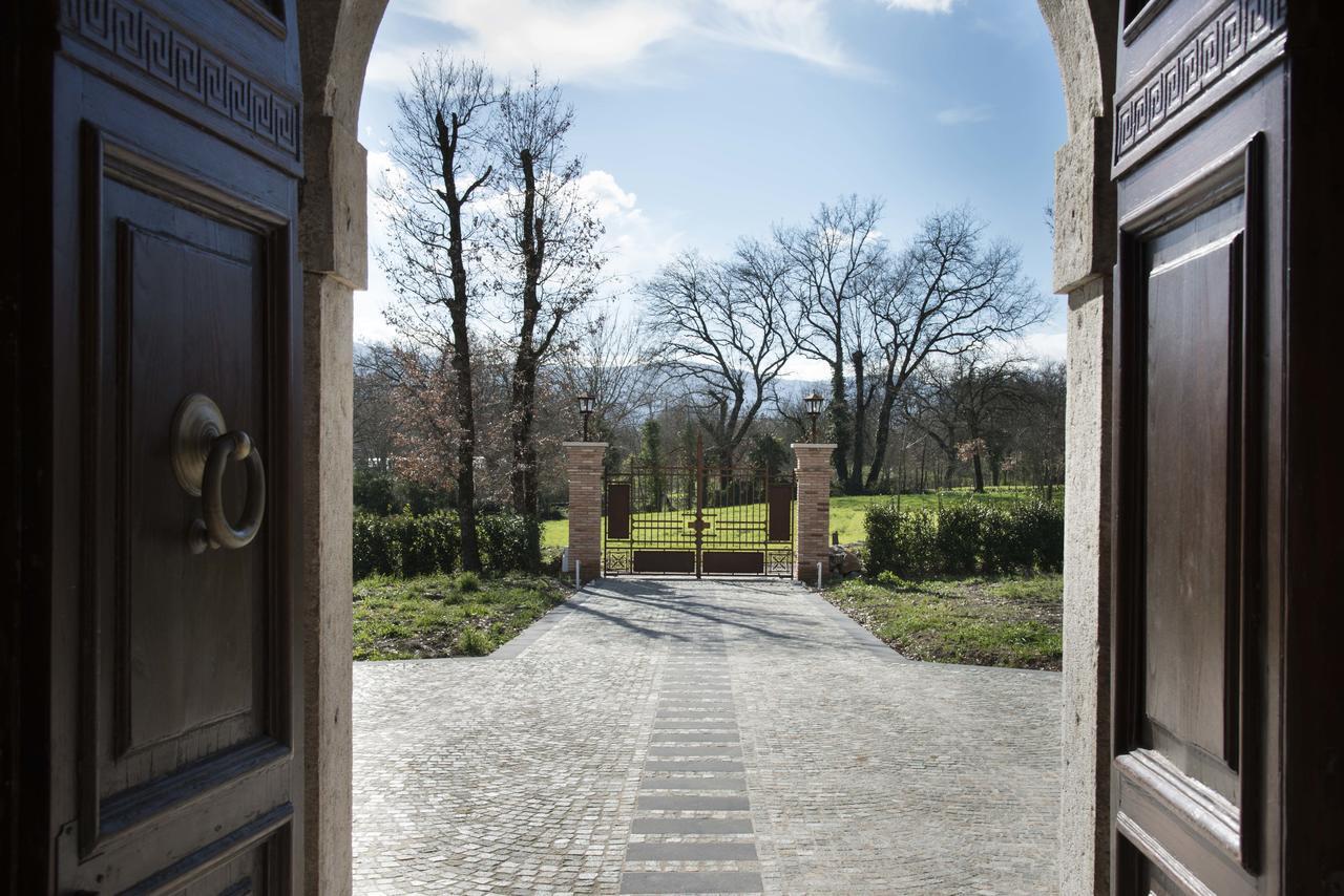 La Tenuta Di Trimalcione Pofi Exterior foto